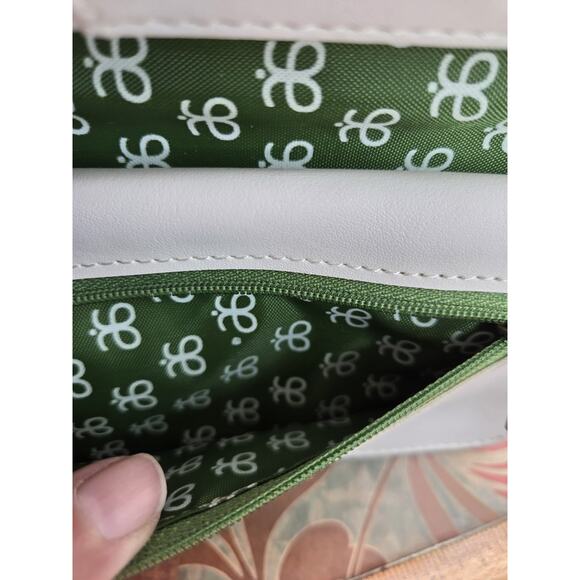 Arbonne Wristlet Wallet White Vegan Embossed Zip Around New In Box - Picture 6 of 9